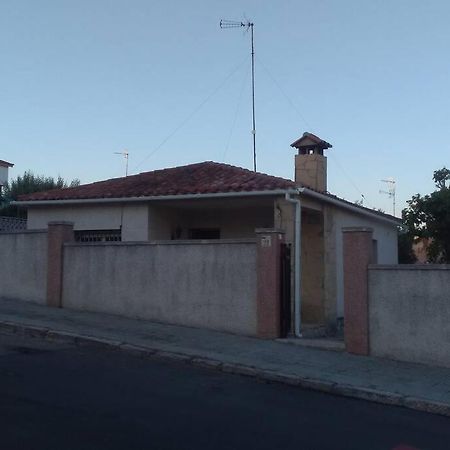 Casa con jardín y barbacoa en Cunit Villa Exterior foto