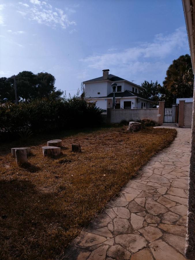 Casa con jardín y barbacoa en Cunit Villa Exterior foto